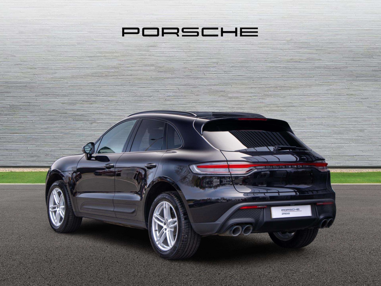 Used Porsche Macan 2023 for sale - 77787233: Photo 2