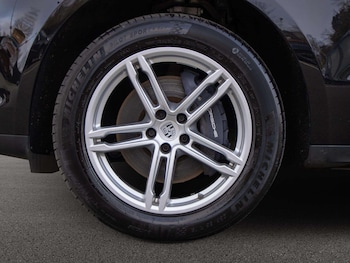 Used Porsche Macan 2023 for sale - 77787233: Photo