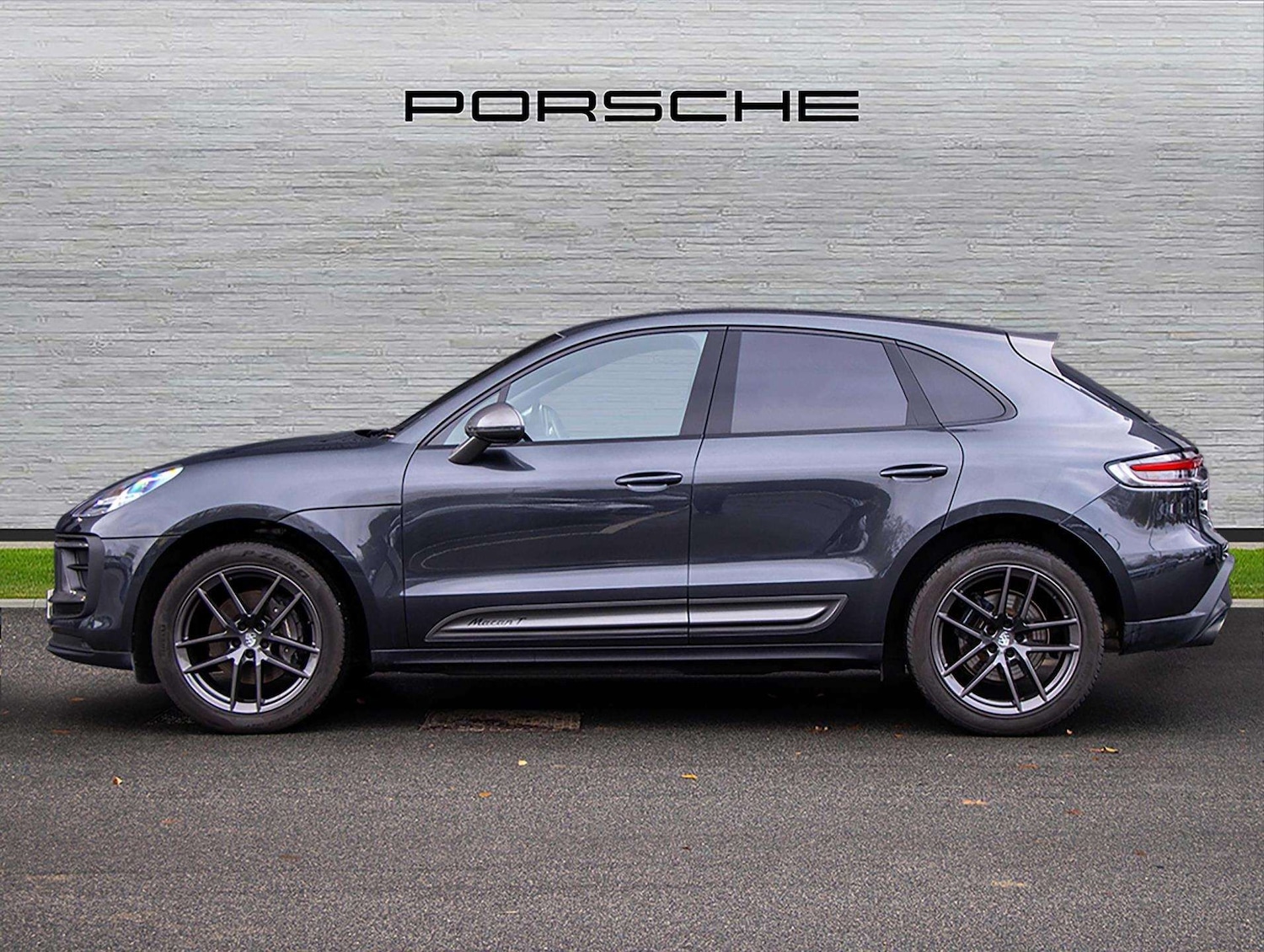 Used Porsche Macan 2023 for sale - 76827664: Photo 2