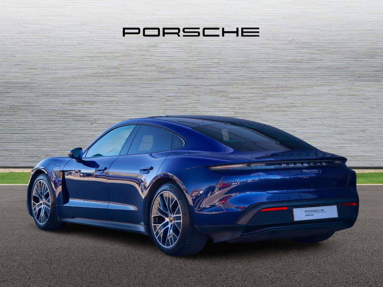 Used Porsche Taycan 2021 for sale - 78173626: Photo 2