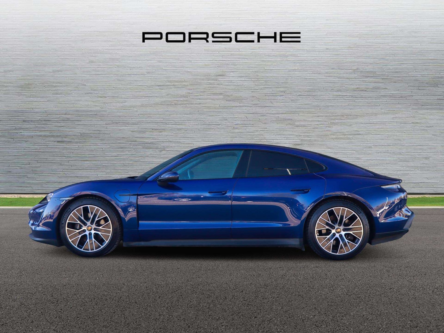 Used Porsche Taycan 2021 for sale - 78173626: Photo 5