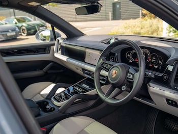 Used Porsche Cayenne 2024 for sale - 79319405: Photo