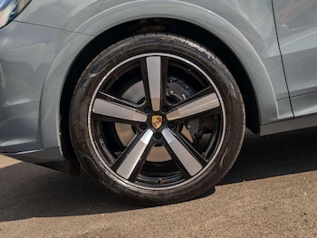Used Porsche Cayenne 2024 for sale - 79319405: Photo
