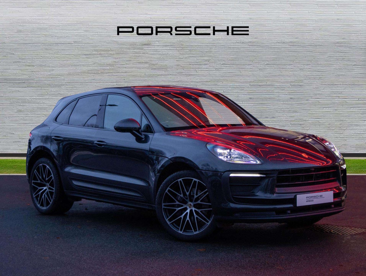Used Porsche Macan 2023 for sale - 76842844: Photo 1