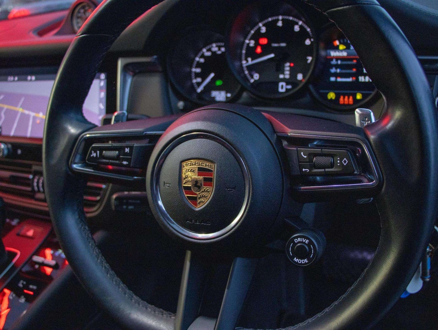 Used Porsche Macan 2023 for sale - 76842844: Photo 12