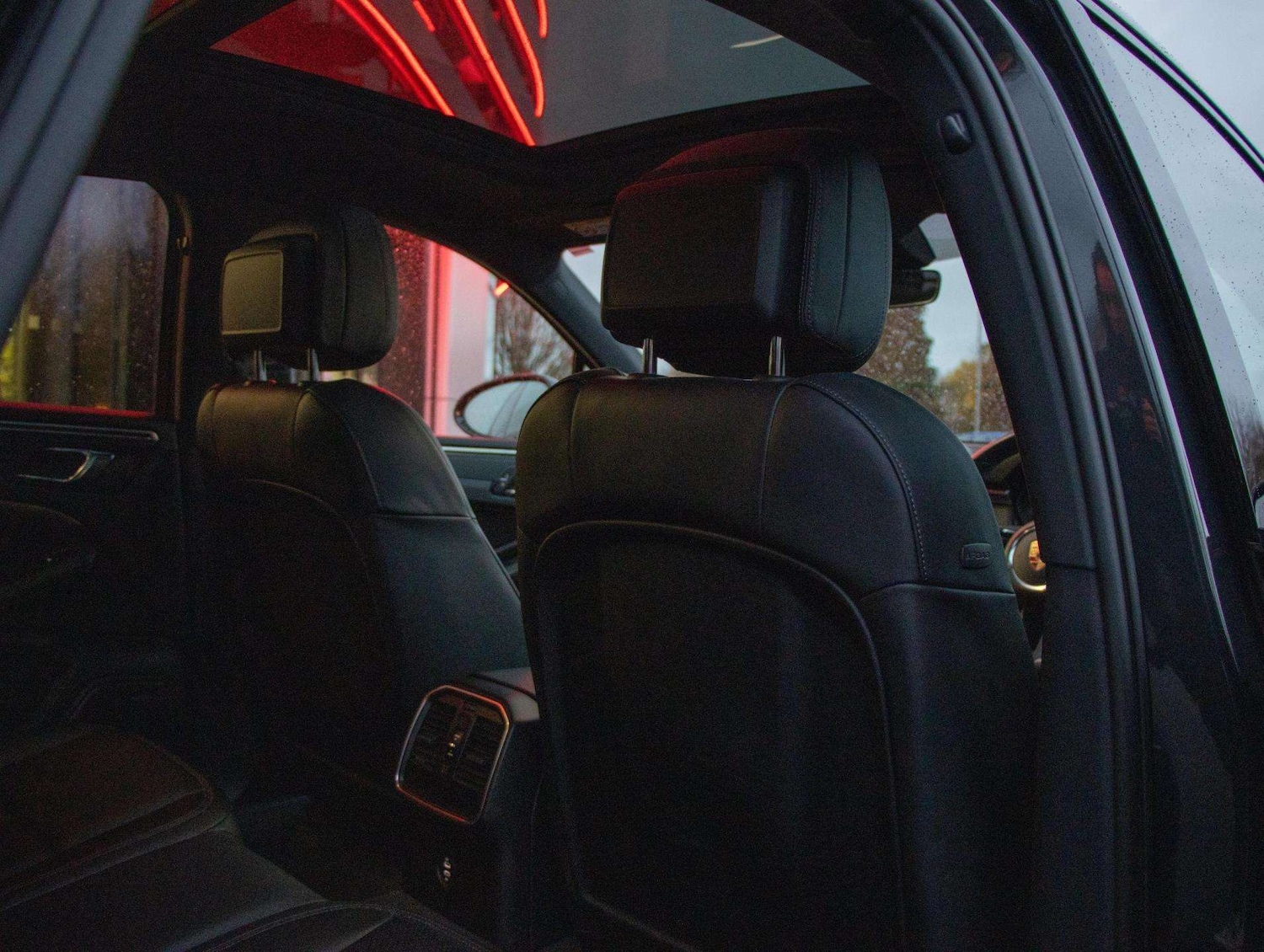 Used Porsche Macan 2023 for sale - 76842844: Photo 26