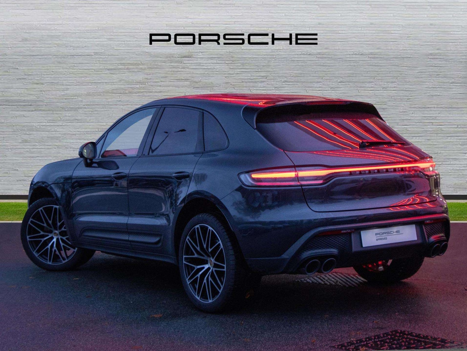 Used Porsche Macan 2023 for sale - 76842844: Photo 3