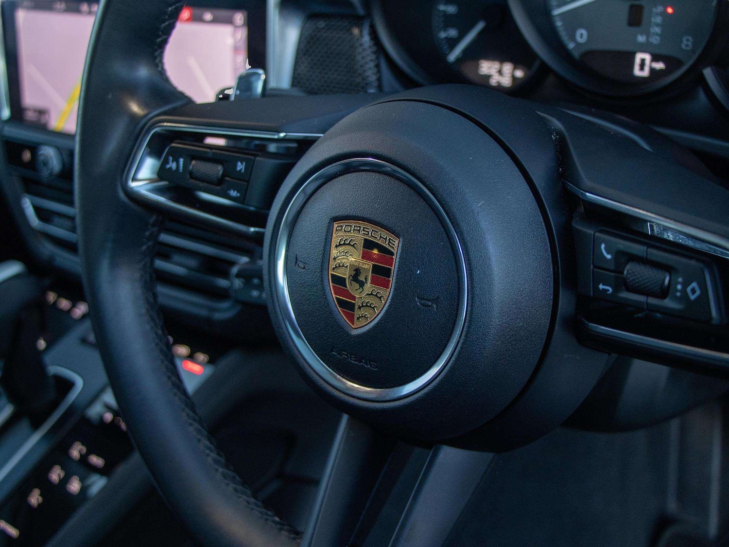 Used Porsche Macan 2023 for sale - 77943105: Photo 15