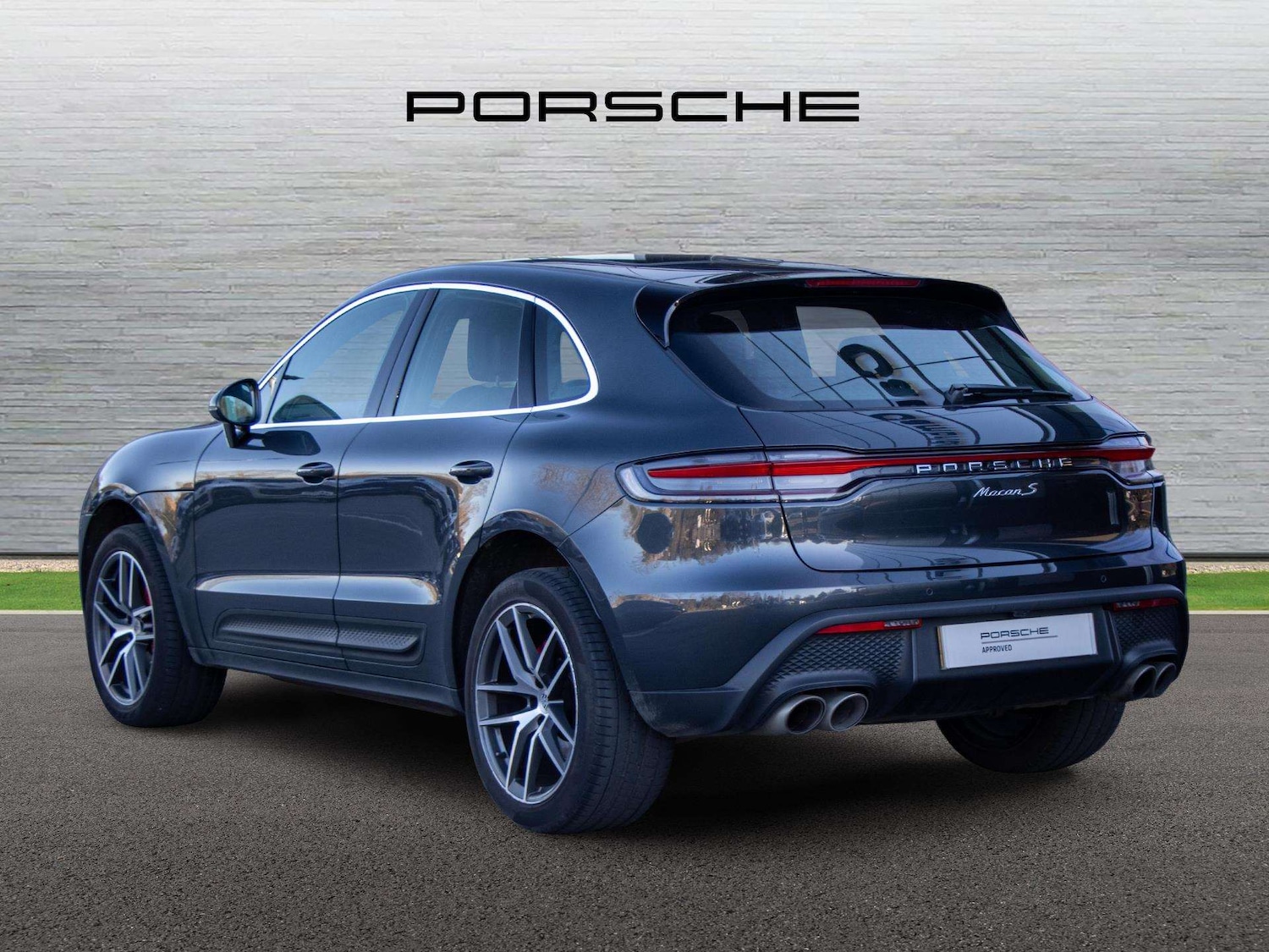 Used Porsche Macan 2023 for sale - 77943105: Photo 2