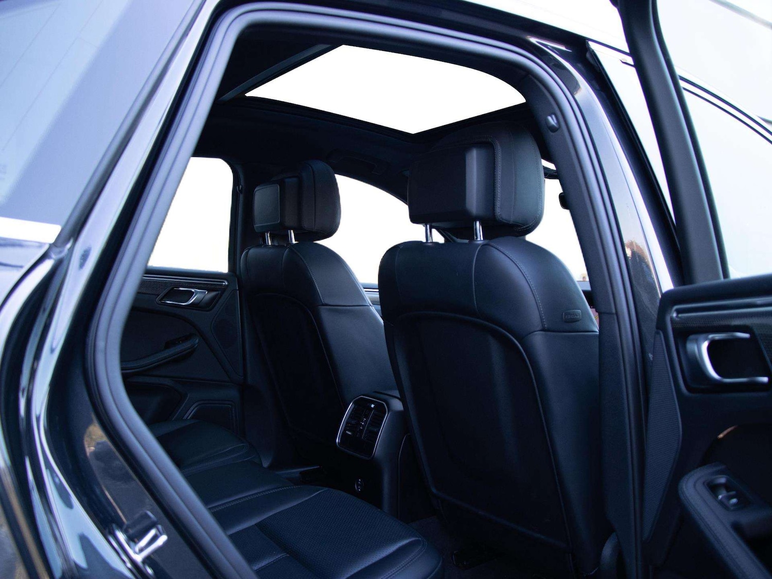 Used Porsche Macan 2023 for sale - 77943105: Photo 21