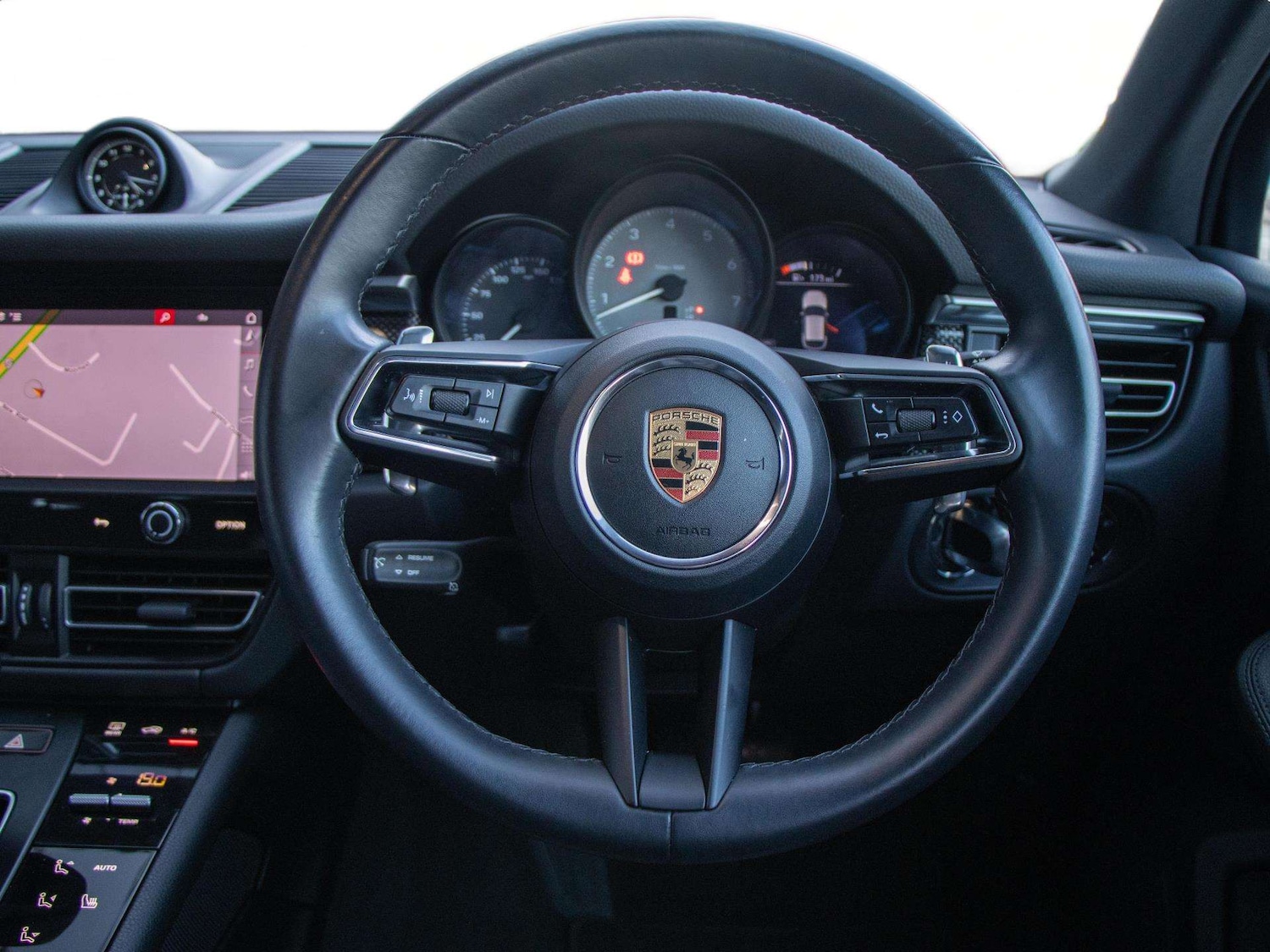 Used Porsche Macan 2023 for sale - 77943105: Photo 23