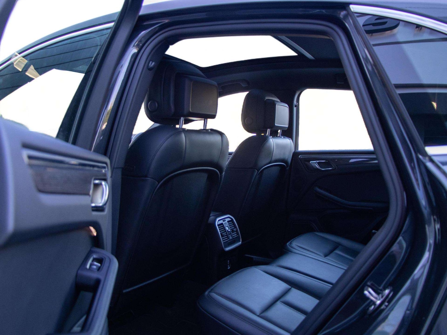 Used Porsche Macan 2023 for sale - 77943105: Photo 26