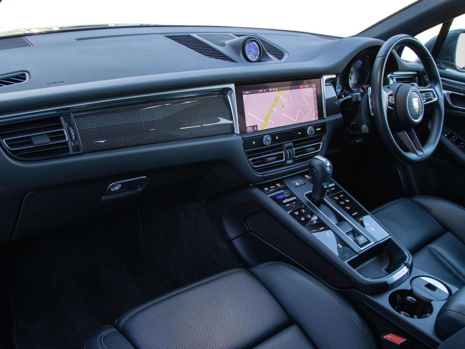 Used Porsche Macan 2023 for sale - 77943105: Photo 3