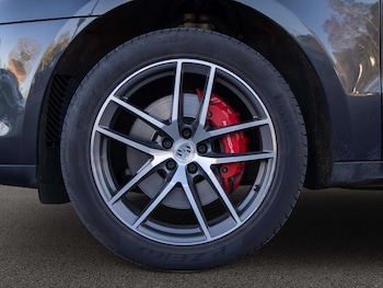 Used Porsche Macan 2023 for sale - 77943105: Photo