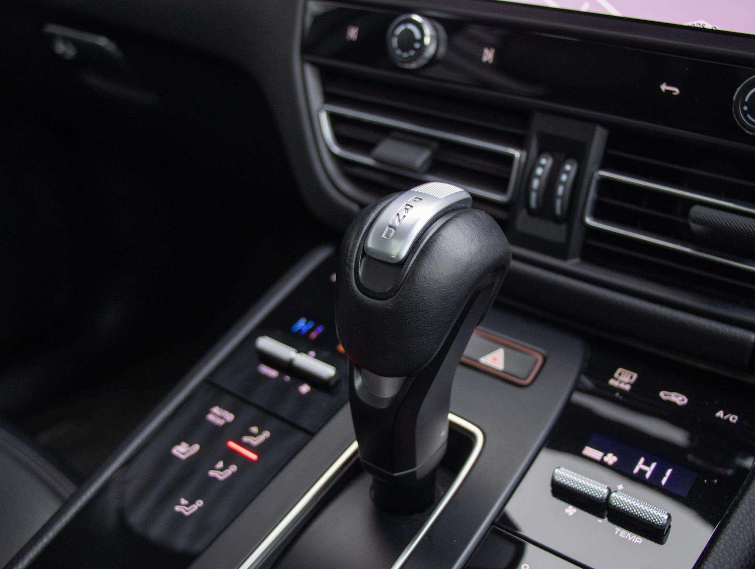 Used Porsche Macan 2023 for sale - 76827604: Photo 12