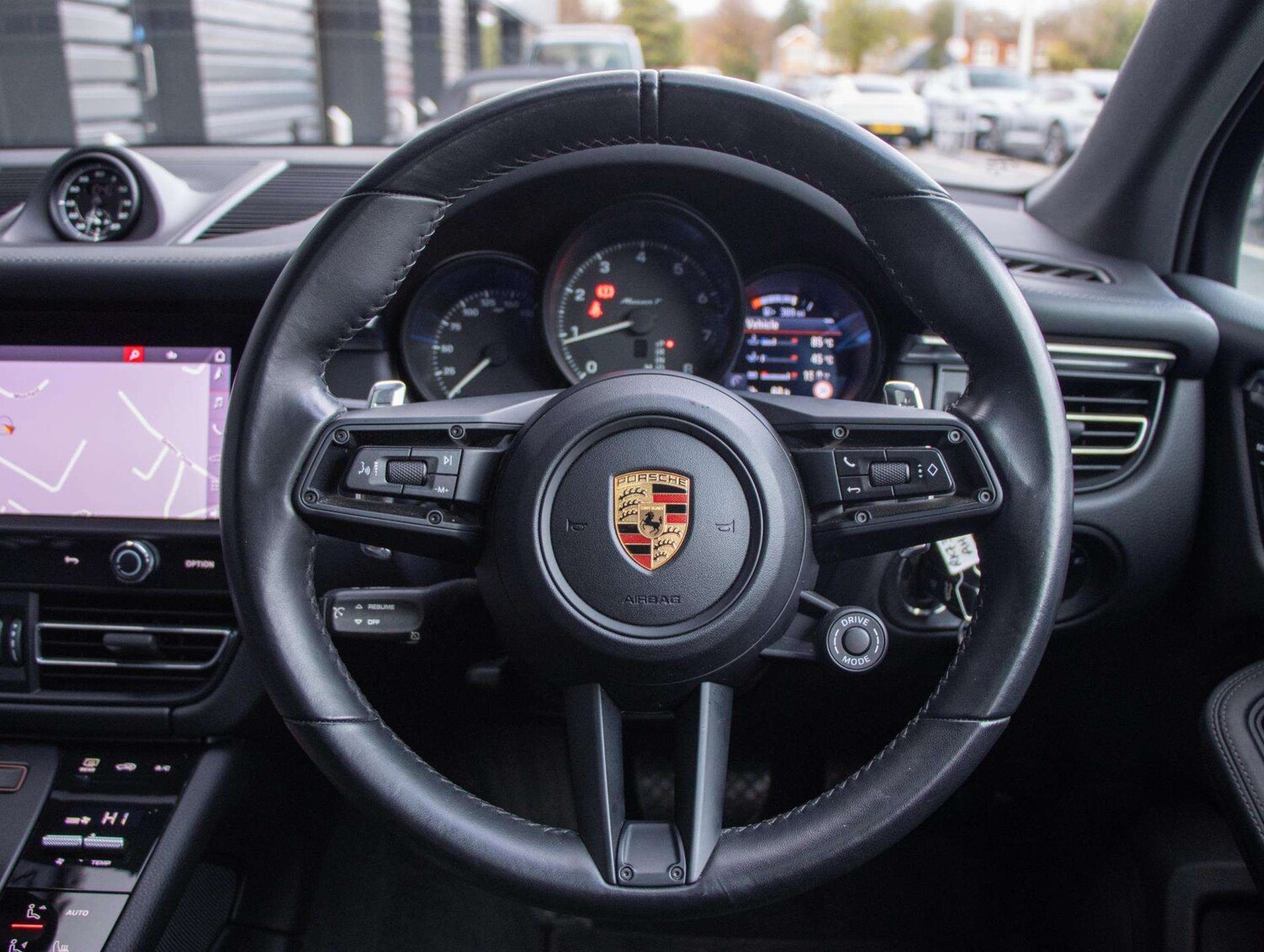 Used Porsche Macan 2023 for sale - 76827604: Photo 14