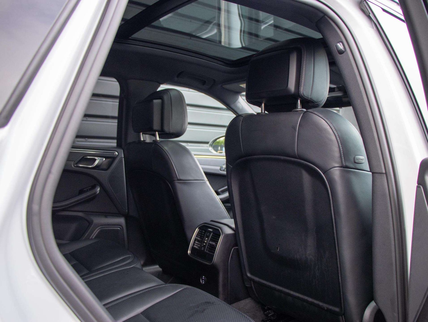 Used Porsche Macan 2023 for sale - 76827604: Photo 24