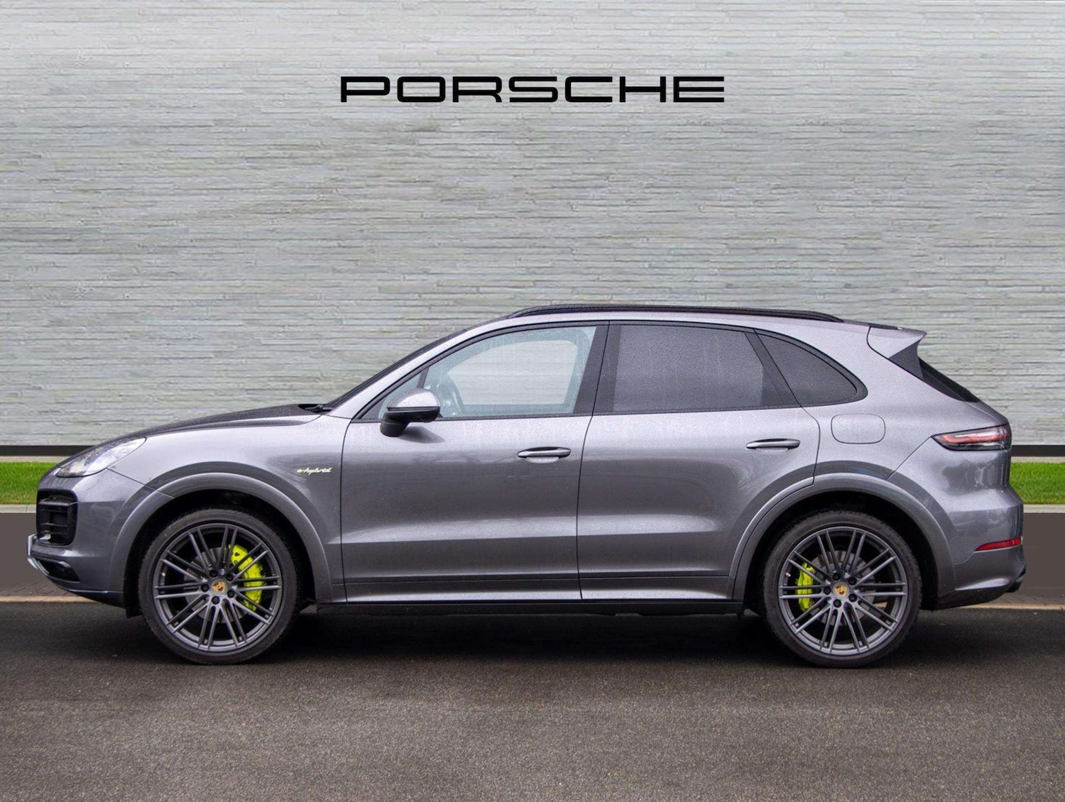 Used Porsche Cayenne 2020 for sale - 77333788: Photo 2
