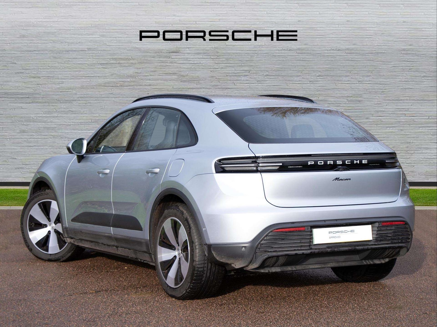 Used Porsche Macan 2025 for sale - 76928973: Photo 3