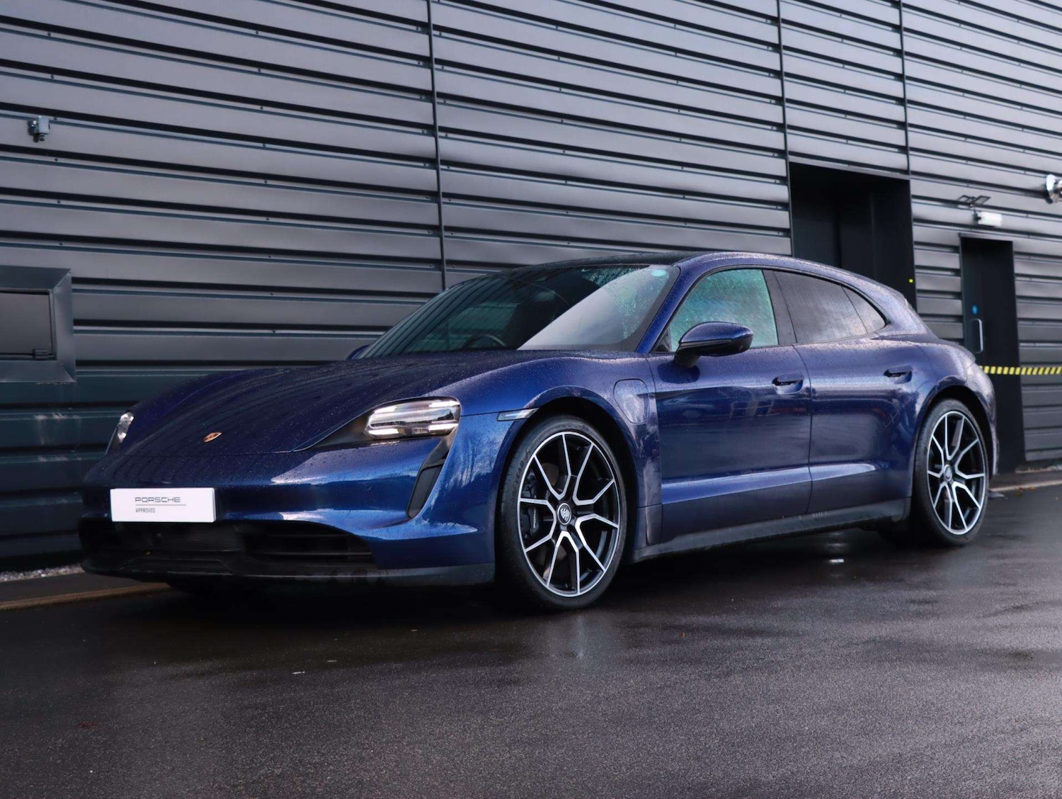 Used Porsche Taycan 2023 for sale - 77219708: Photo 17