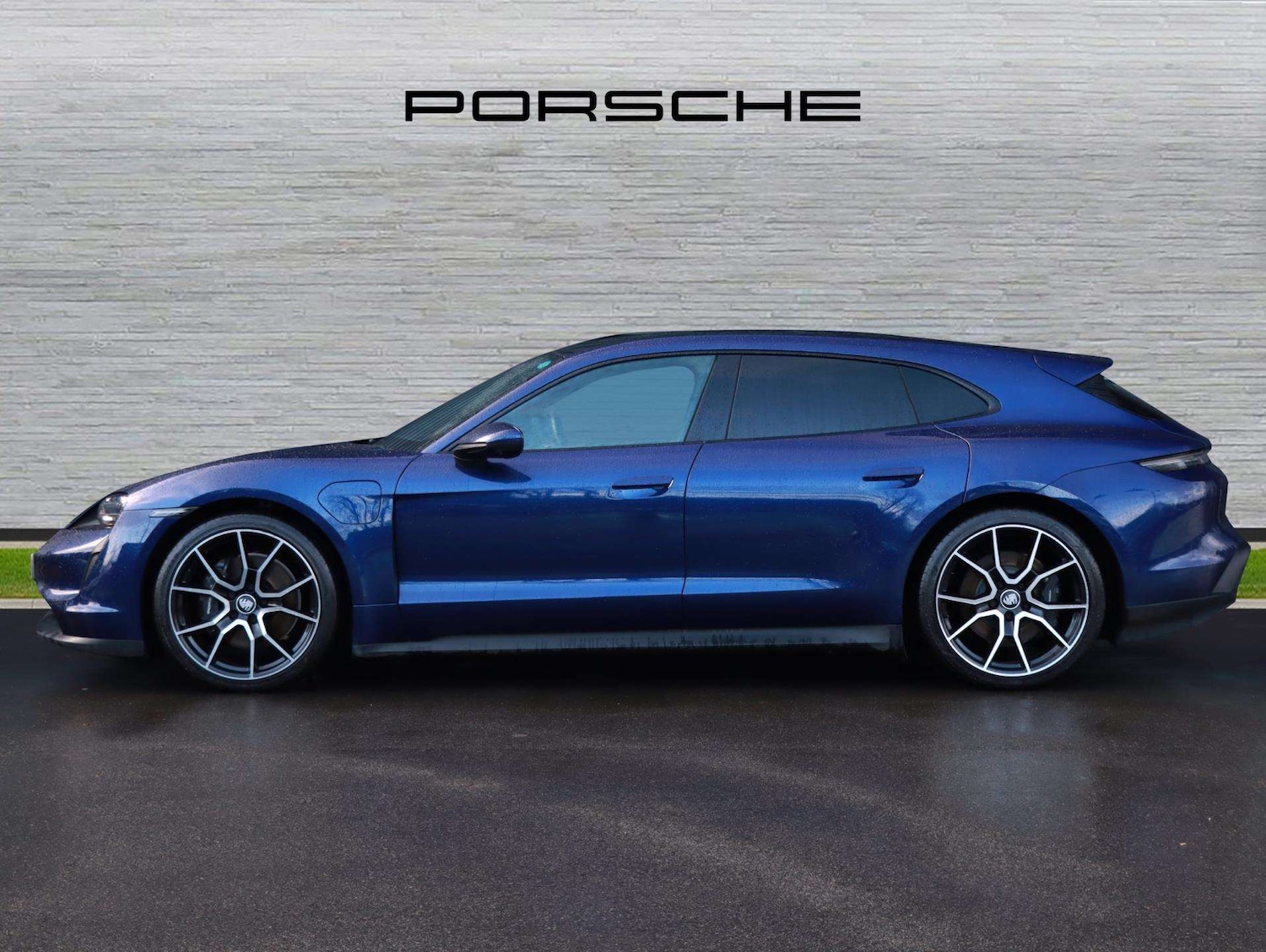 Used Porsche Taycan 2023 for sale - 77219708: Photo 2