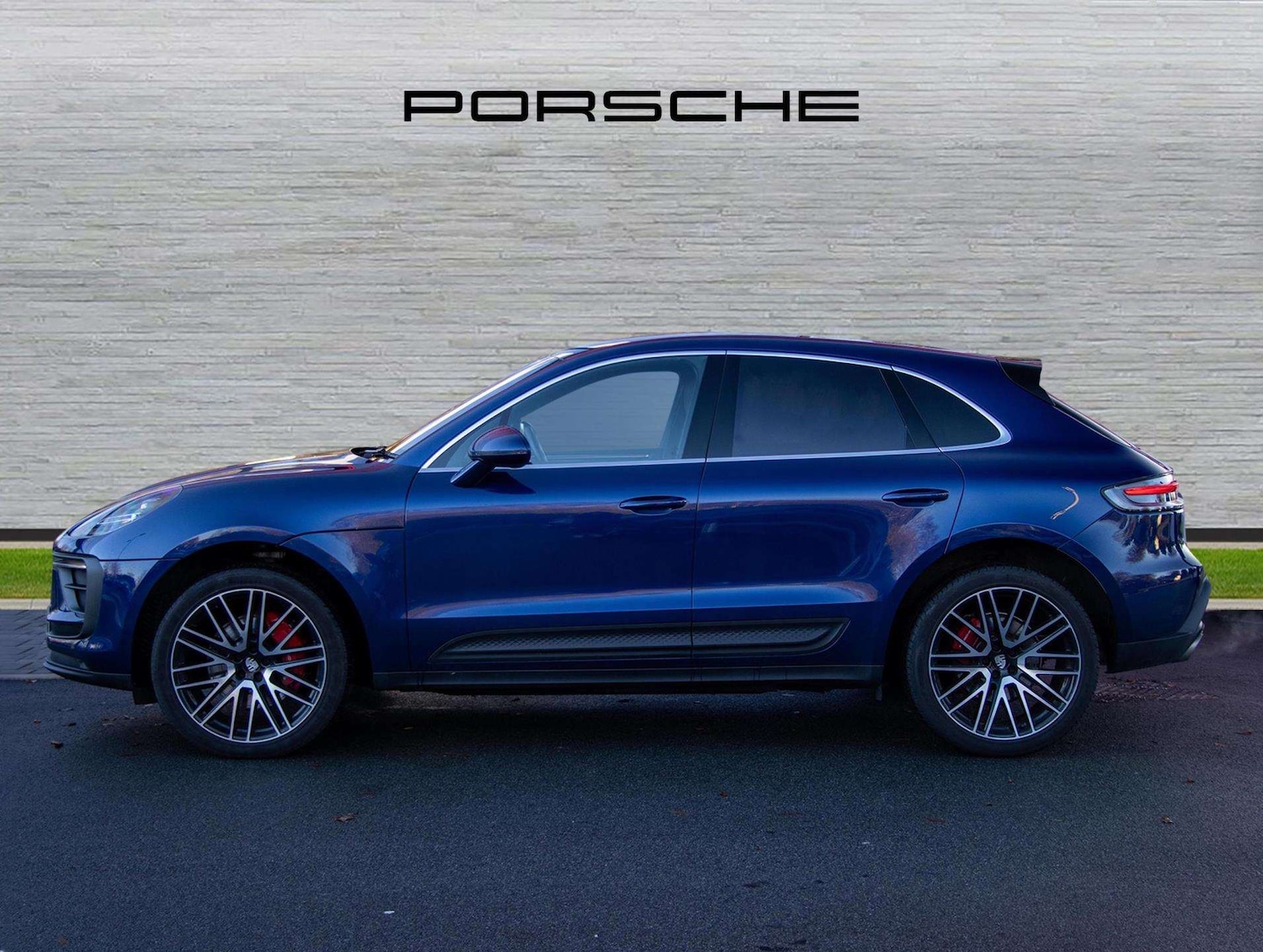 Used Porsche Macan 2024 for sale - 76842961: Photo 2