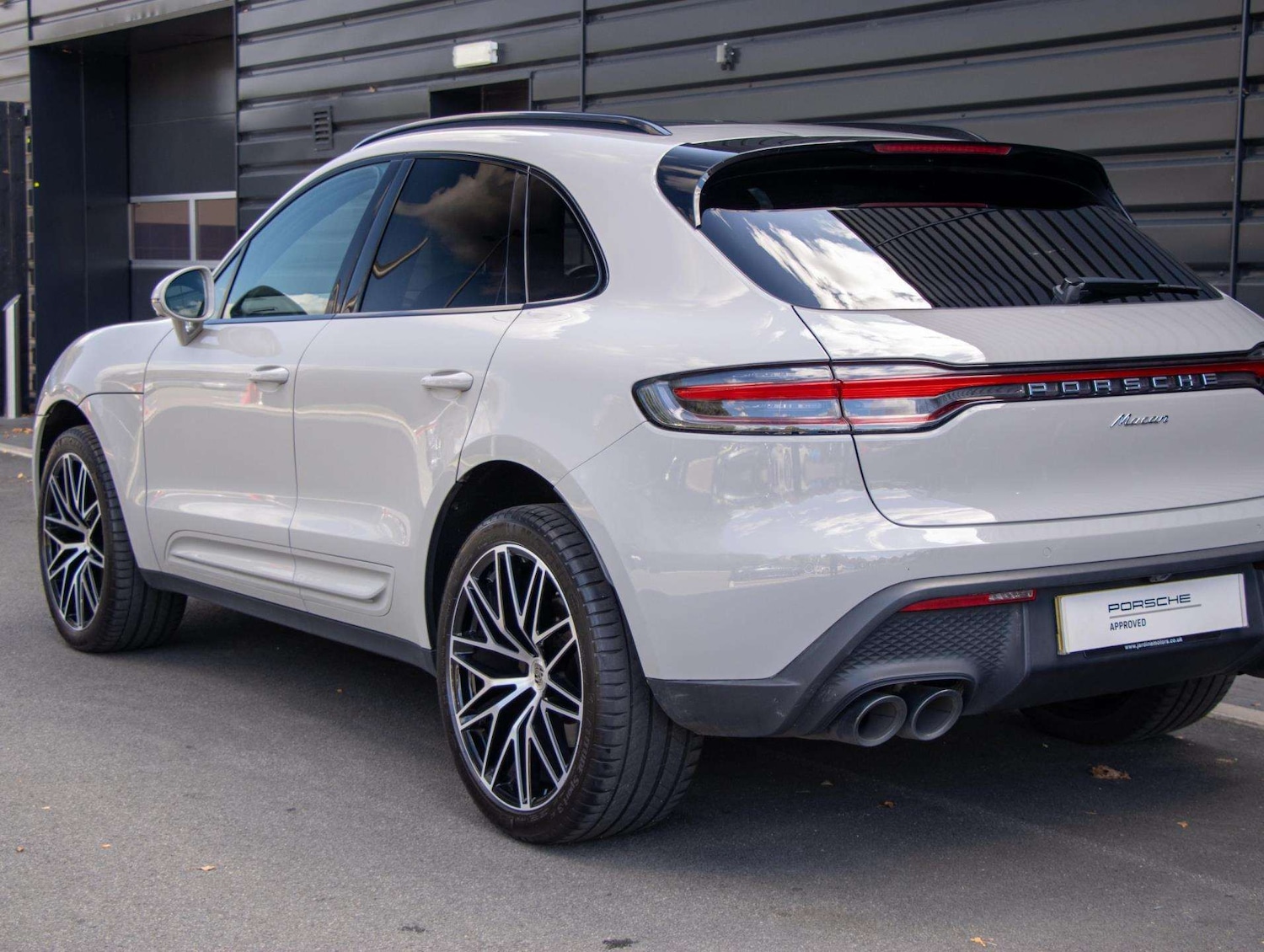 Used Porsche Macan 2023 for sale - 76668942: Photo 21