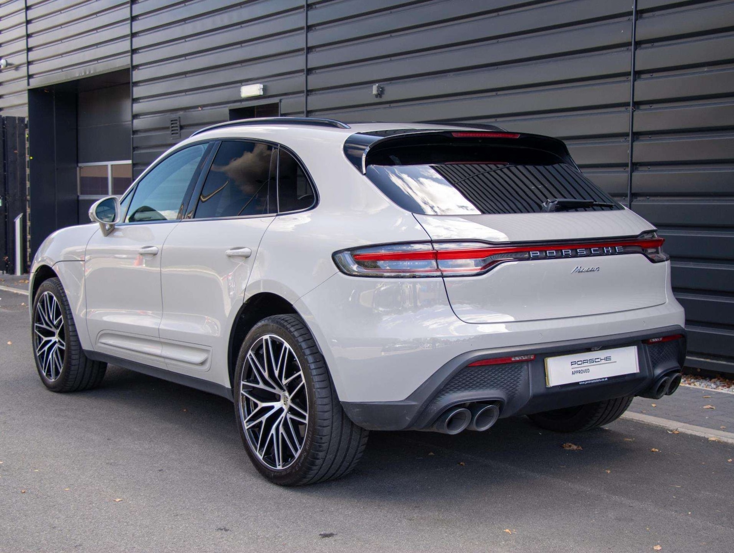 Used Porsche Macan 2023 for sale - 76668942: Photo 22