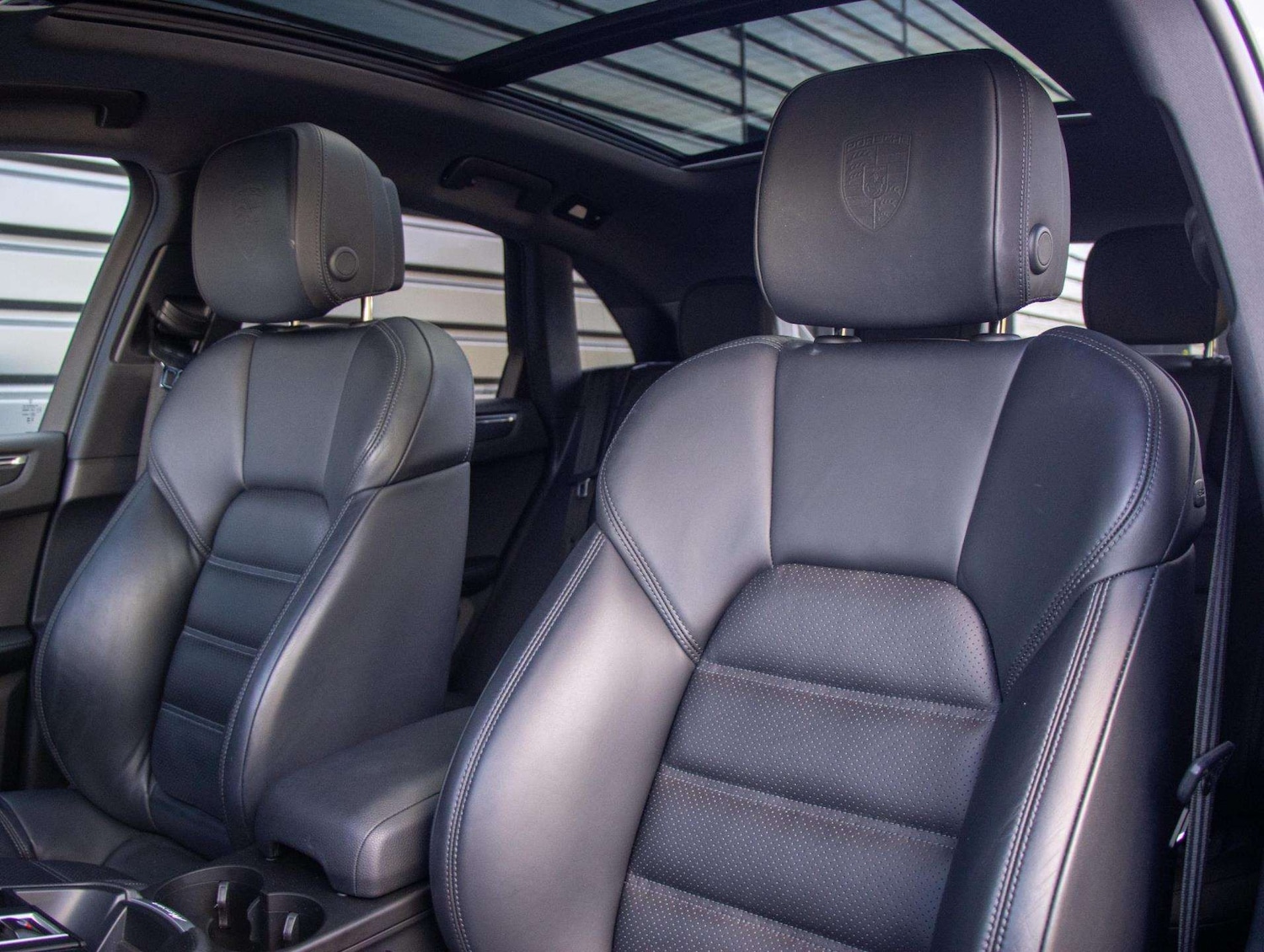 Used Porsche Macan 2023 for sale - 76668942: Photo 32