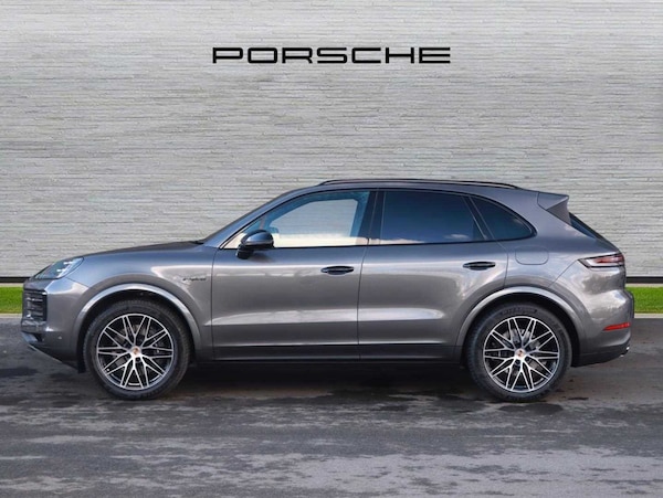 Used Porsche Cayenne 2025 for sale - 75209877: Photo 2
