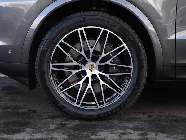 Used Porsche Cayenne 2025 for sale - 75209877: Photo 4