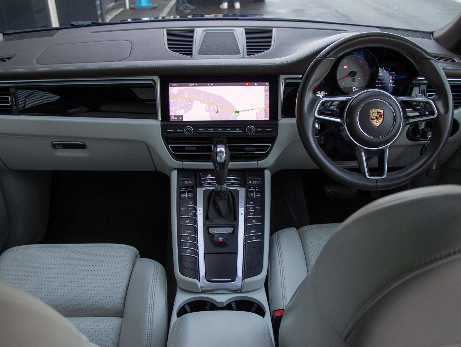 Used Porsche Macan 2020 for sale - 77158354: Photo 11