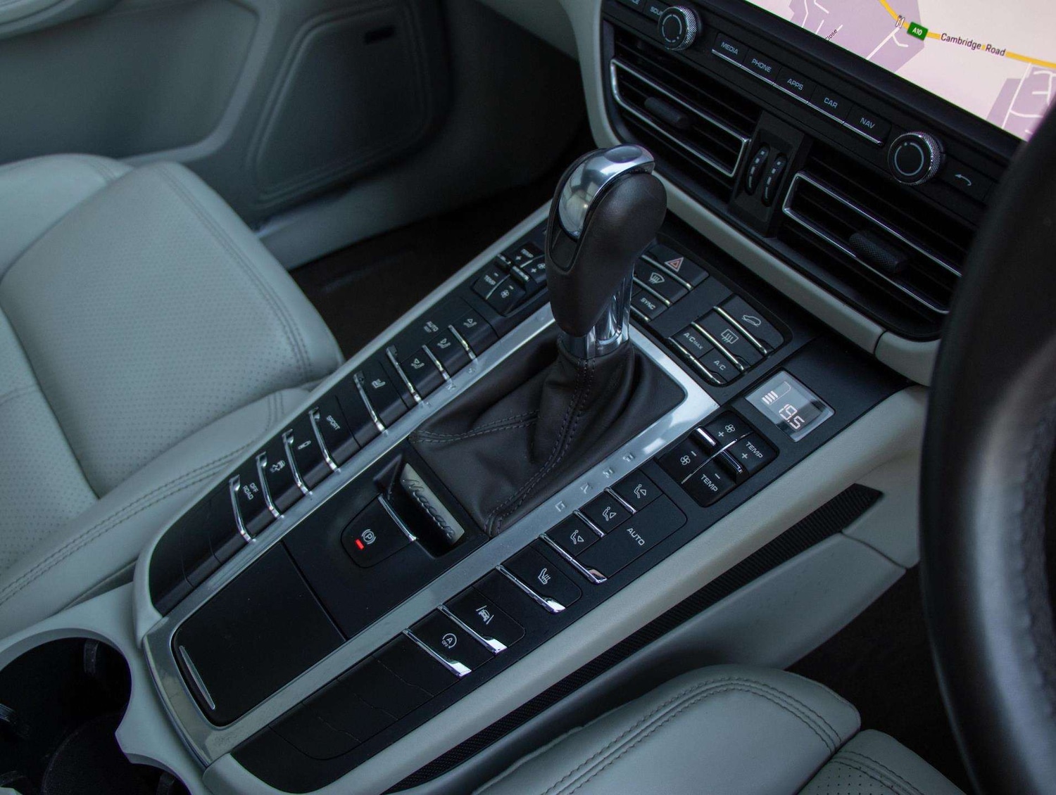 Used Porsche Macan 2020 for sale - 77158354: Photo 12