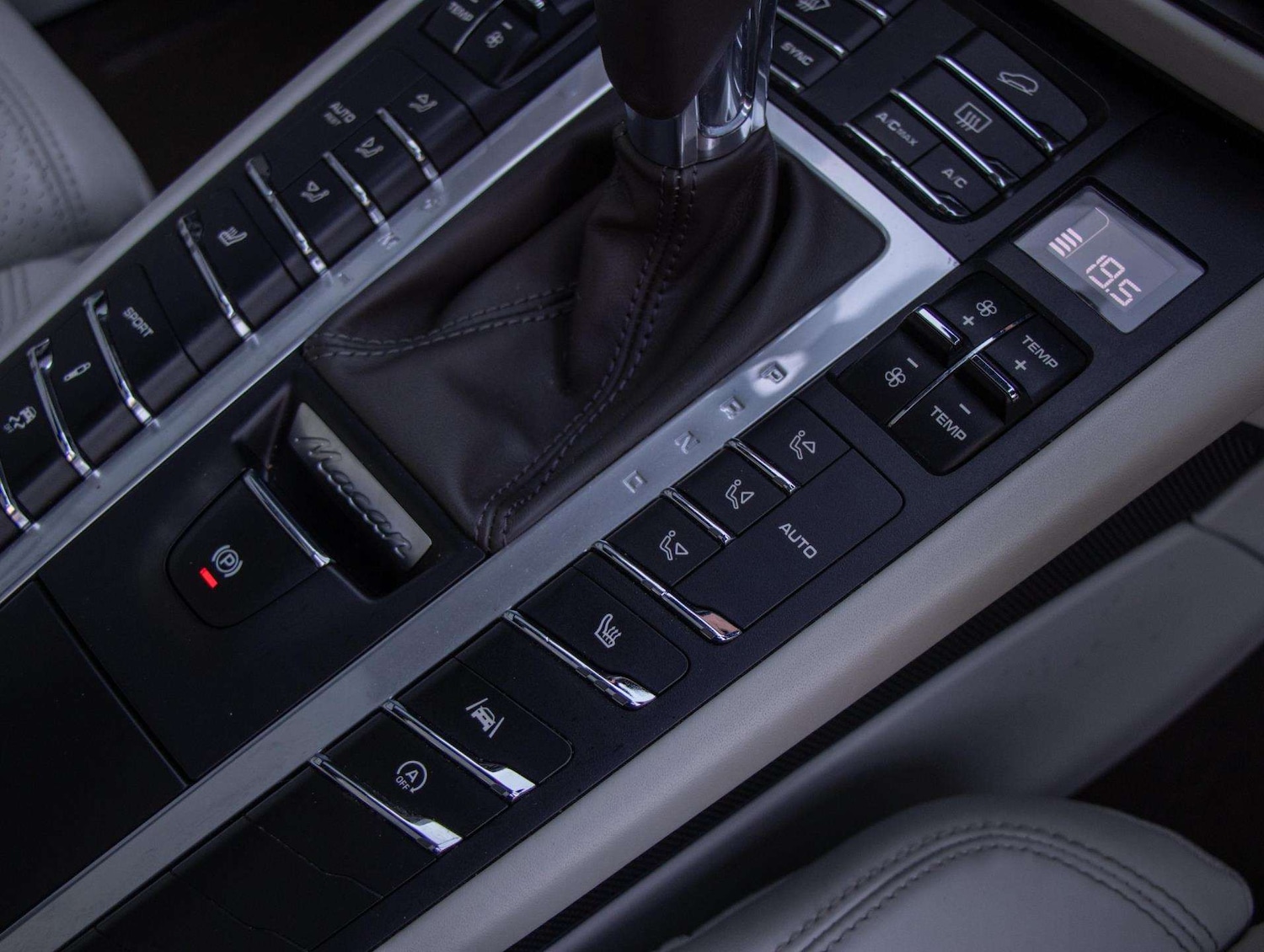 Used Porsche Macan 2020 for sale - 77158354: Photo 13