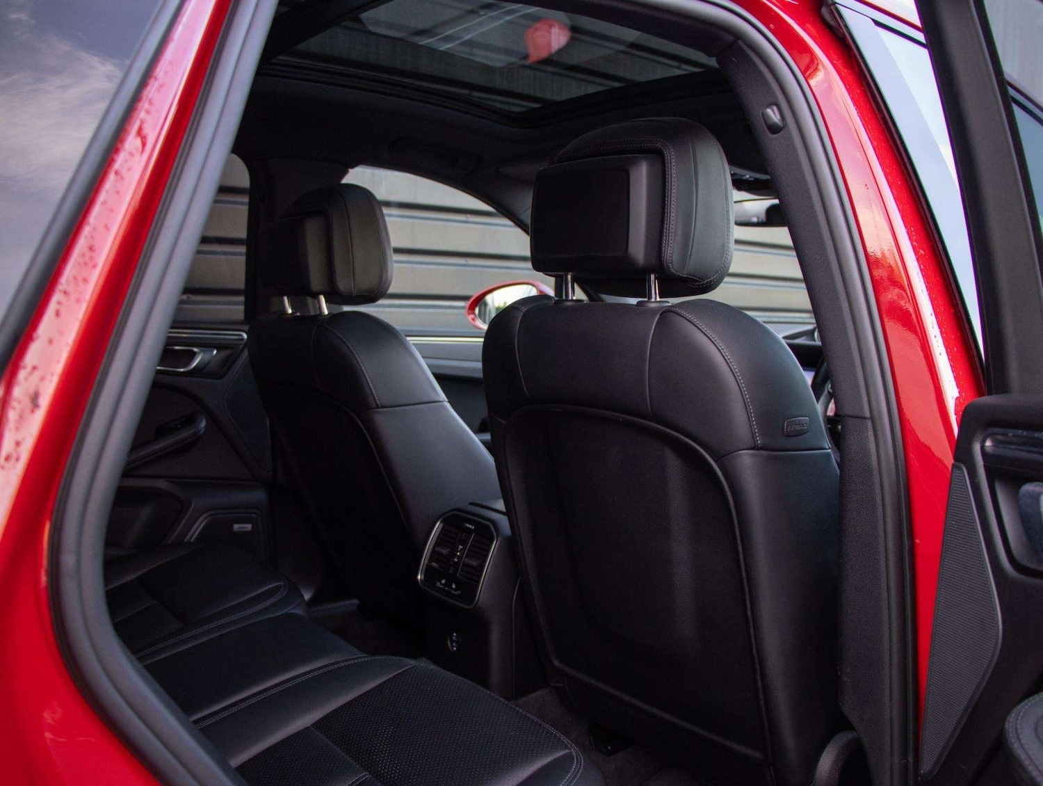 Used Porsche Macan 2021 for sale - 76875809: Photo 24