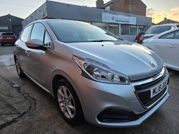 Used Peugeot 208 2018 for sale - 77228408: Photo