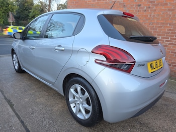 Used Peugeot 208 2018 for sale - 77228408: Photo