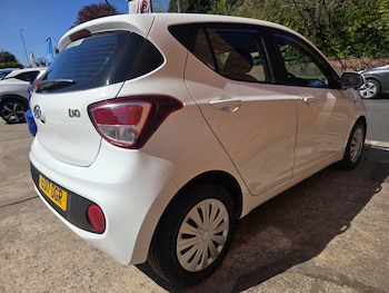 Used Hyundai i10 2017 for sale - 78571852: Photo
