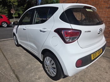 Used Hyundai i10 2017 for sale - 78571852: Photo