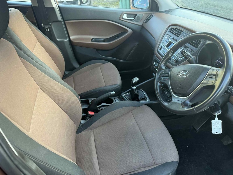 Used Hyundai i20 2015 for sale - 77356918: Photo 2