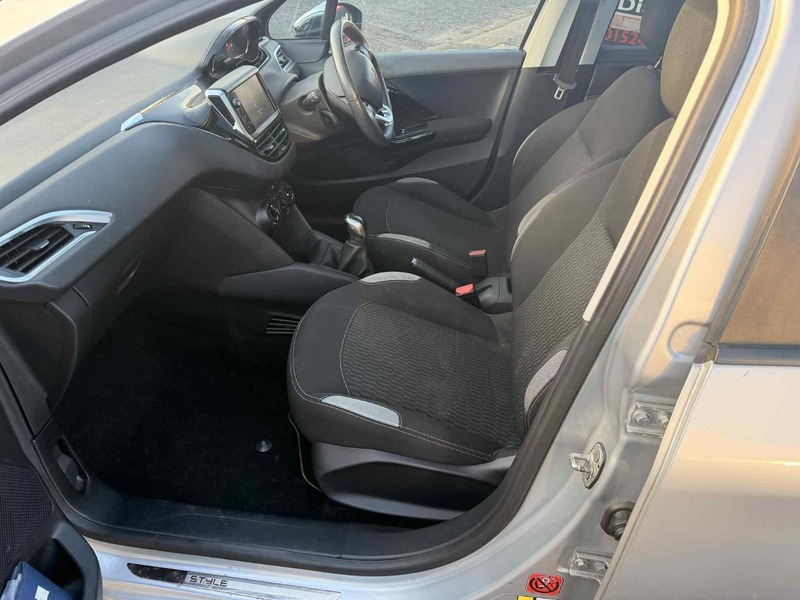 Used Peugeot 208 2015 for sale - 77356911: Photo 11