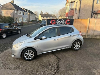 Used Peugeot 208 2015 for sale - 77356911: Photo