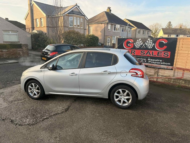 Used Peugeot 208 2015 for sale - 77356911: Photo 4