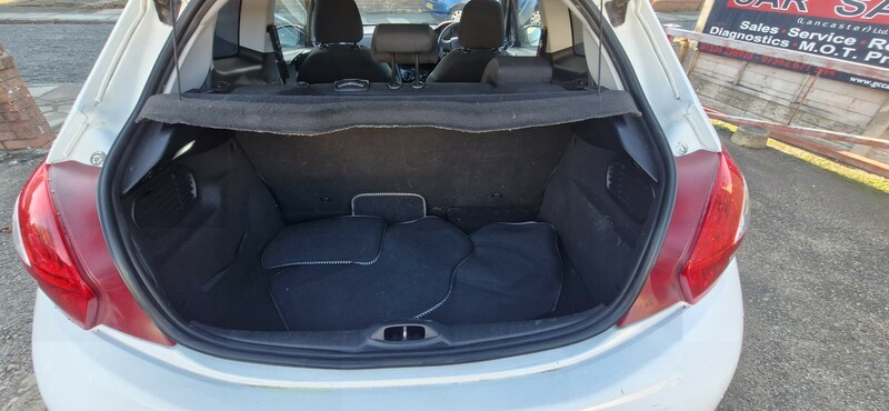 Used Peugeot 208 2014 for sale - 76699099: Photo 10
