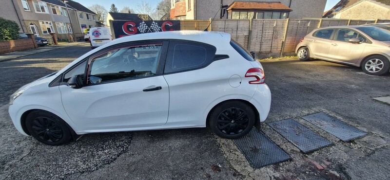 Used Peugeot 208 2014 for sale - 76699099: Photo 3