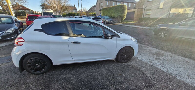 Used Peugeot 208 2014 for sale - 76699099: Photo 4
