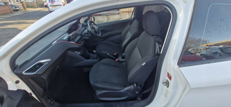 Used Peugeot 208 2014 for sale - 76699099: Photo 8