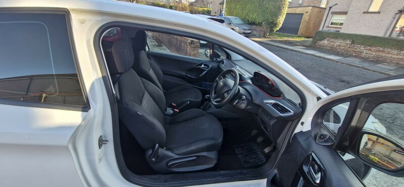 Used Peugeot 208 2014 for sale - 76699099: Photo 9