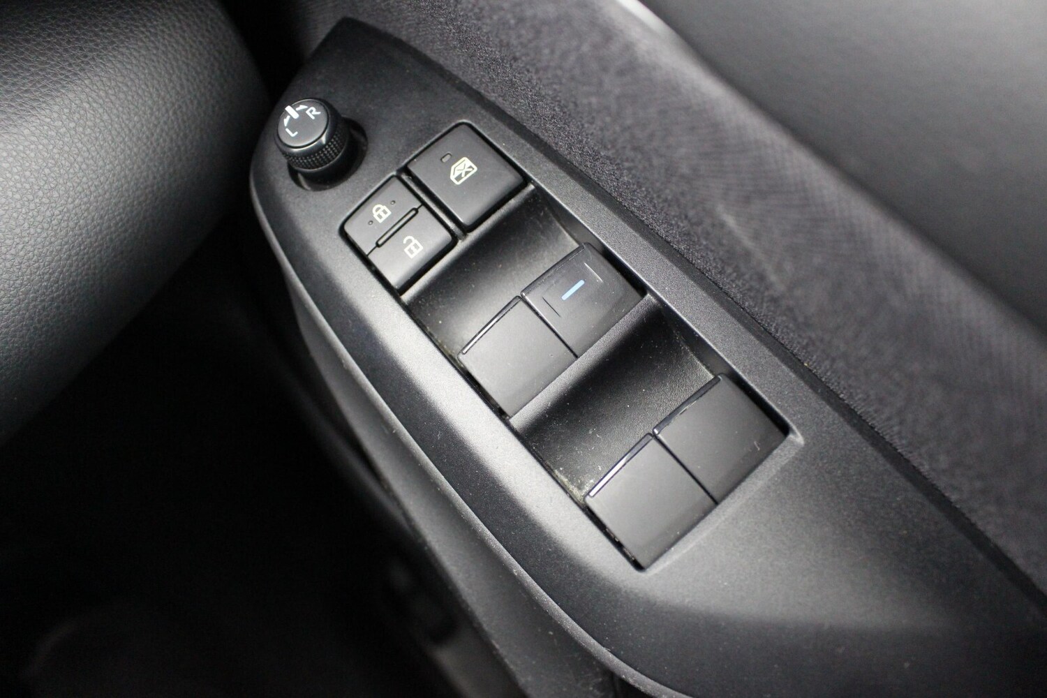 Used Toyota Yaris 2023 for sale - 77745739: Photo 18