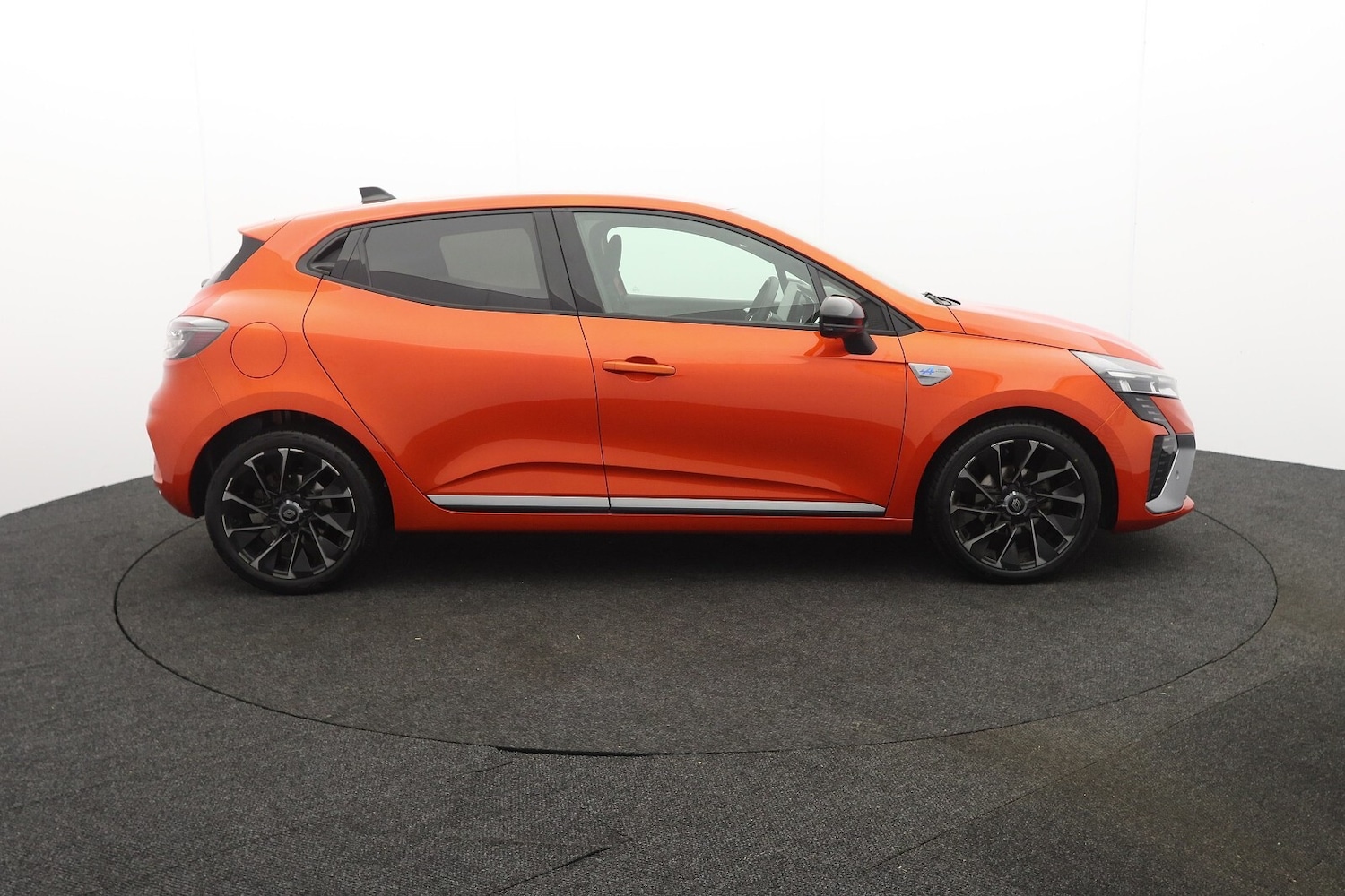 Used Renault Clio 2024 for sale - 76155000: Photo 2